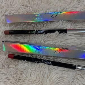 MAC SELENA LIPLINER